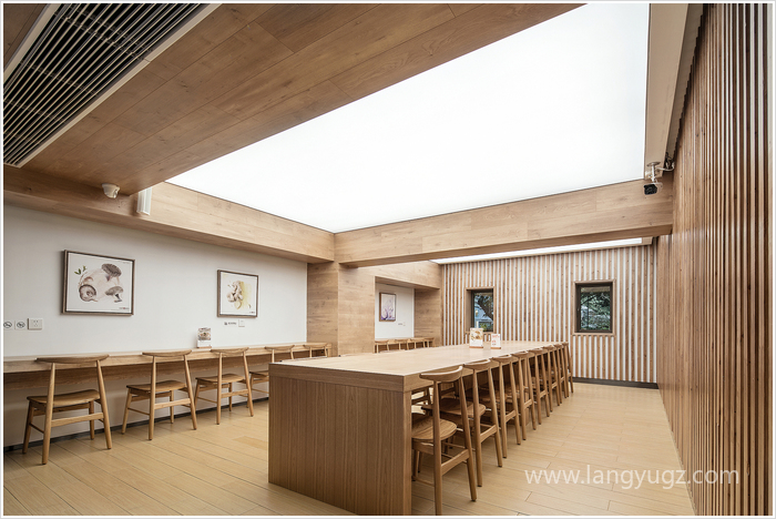 用餐區背景墻設計效果圖